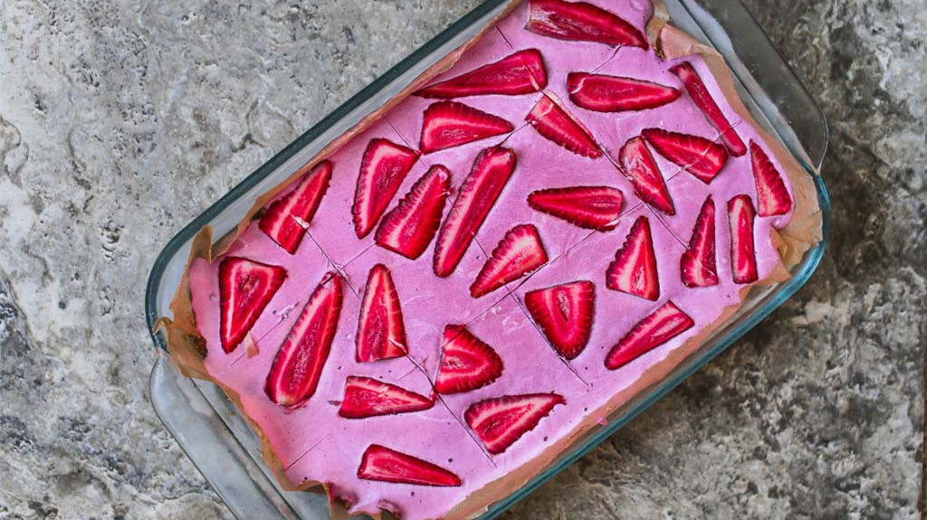 Meatless Monday: Vegan Strawberry Coconut Cream Cheesecake