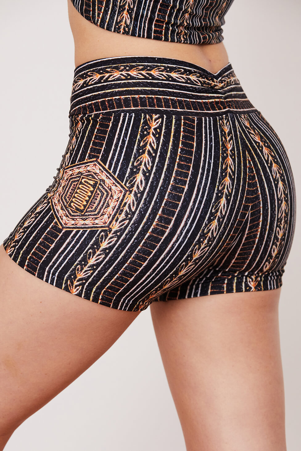 Zephyr Crossover High-Waisted Short – Wolven